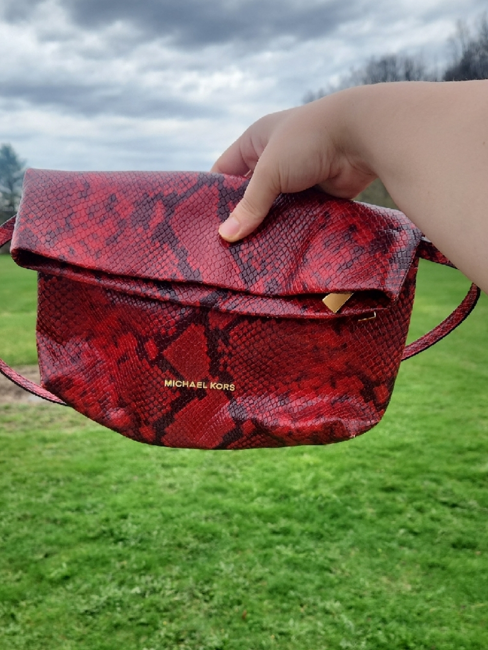 Michael Kors Daria Foldover Bag With Strap. Vibrant Red Snakeskin With Gold Logo - Picture 2 of 7